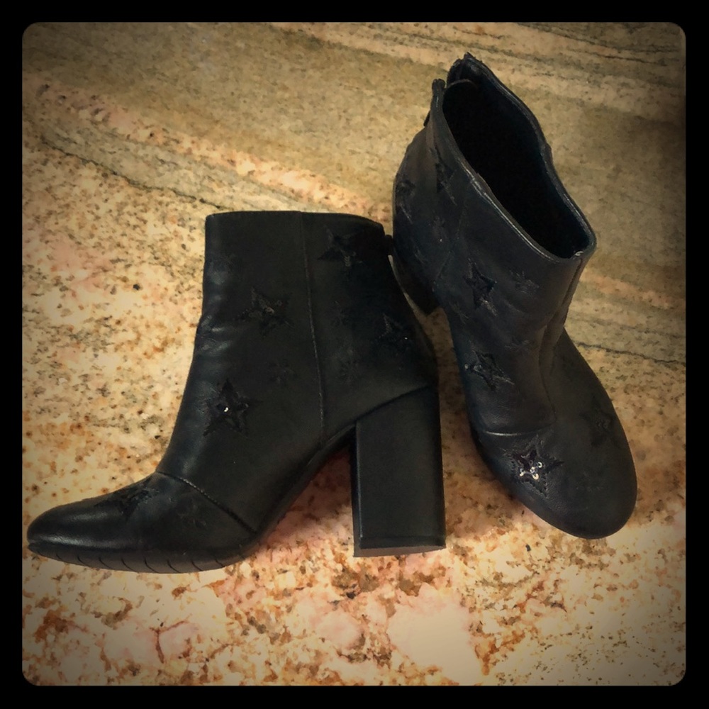 Kenneth Cole Reaction Black Star Embossed Ankle Boots